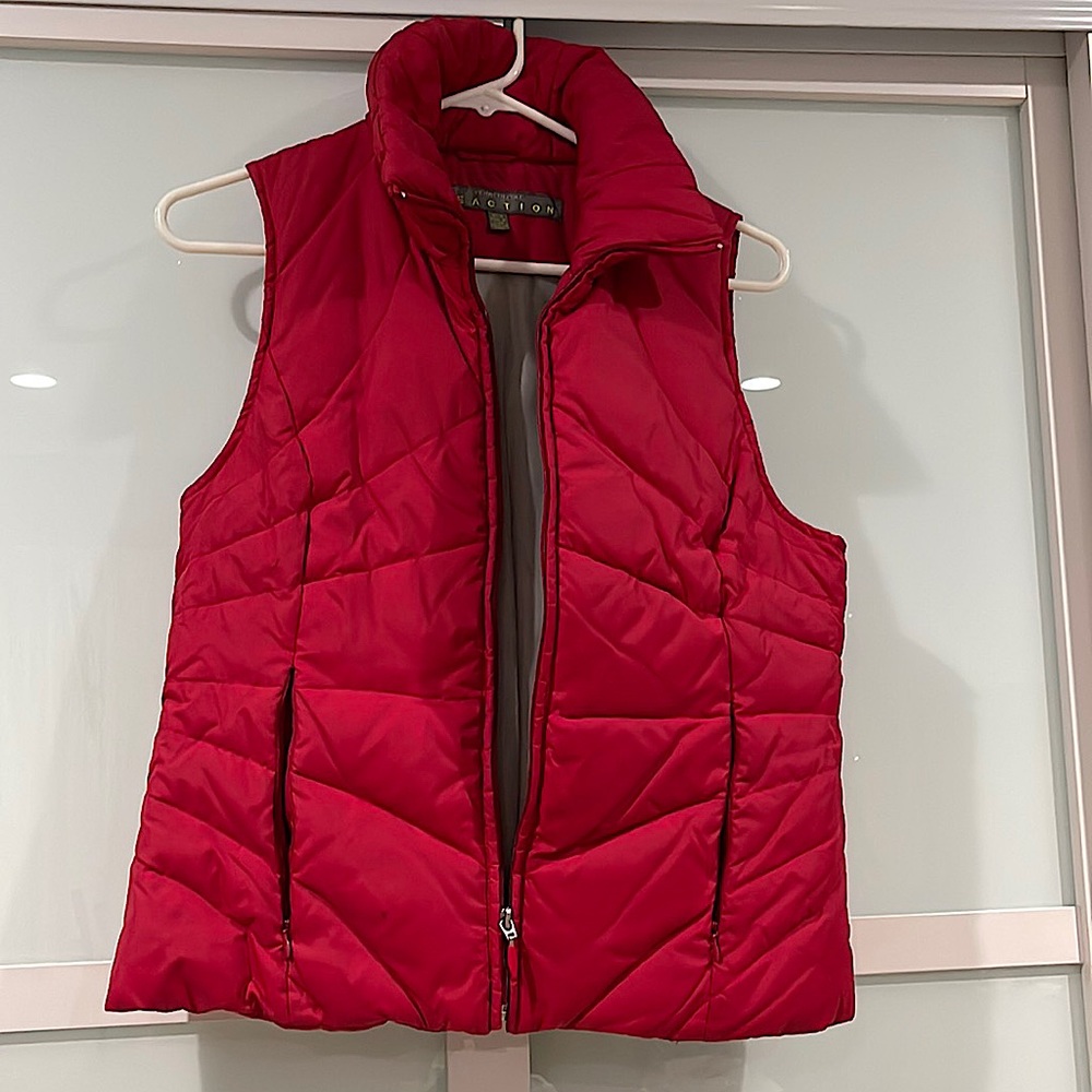 Kenneth Cole Reaction red quilted vest size small